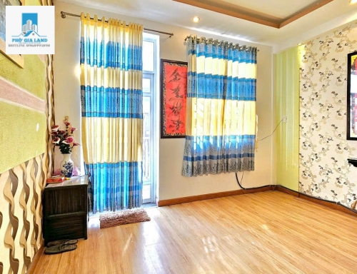 NHÀ BÈ : NHÀ 3 TẦNG - GÓC 2 MẶT TIỀN HẺM XE HƠI .