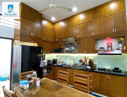 BÁN NHÀ 3 TẦNG , NỞ HẬU 2 MẶT TIỀN - KHU LÂM VĂN BỀN - QUẬN 7 . 