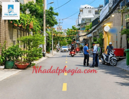 BÁN NHÀ HẺM Ô TÔ 8M - LÂM VĂN BỀN - QUẬN 7 .