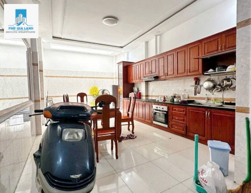 BÁN NHÀ HẺM Ô TÔ 8M - LÂM VĂN BỀN - QUẬN 7 .