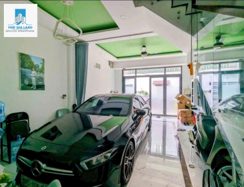 BÁN NHÀ 3 TẤNG , Ô TÔ VÀO NHÀ - TRẦN XUÂN SOẠN - QUẬN 7 . 