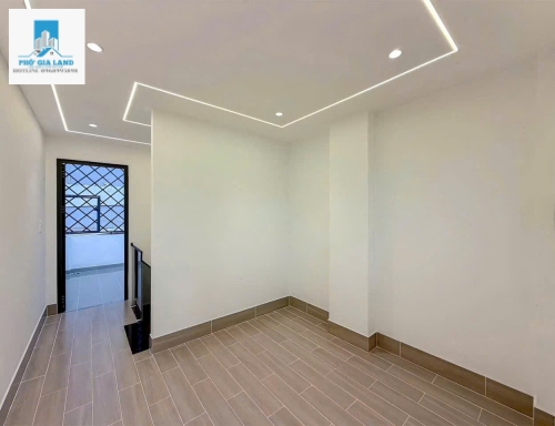 NHÀ HẺM MỚI VỪA HOÀN THIỆN HUỲNH TẤN PHÁT - P. PHÚ THUẬN - QUẬN 7 .