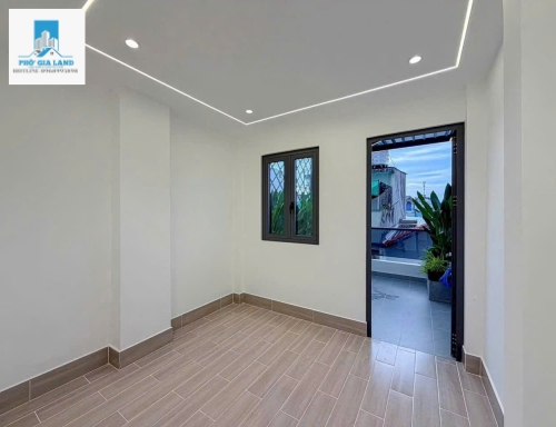 NHÀ HẺM MỚI VỪA HOÀN THIỆN HUỲNH TẤN PHÁT - P. PHÚ THUẬN - QUẬN 7 .