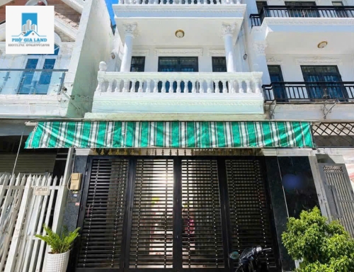 NHÀ 3 LẦU HẺM XE HƠI - HUỲNH TẤN PHÁT - NHÀ BÈ . 
