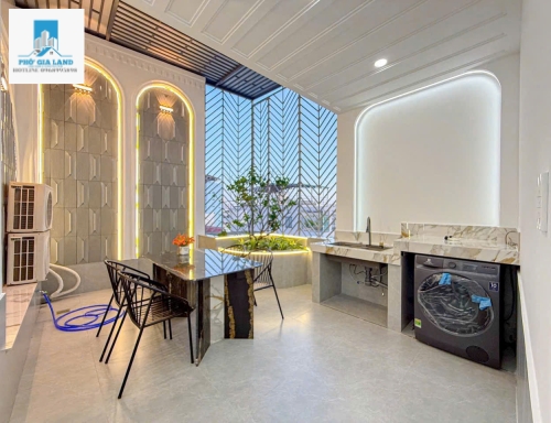 NHÀ 4 TẦNG CÓ THANG MÁY , HẺM XE HƠI - LÂM VĂN BỀN - QUẬN 7 . 