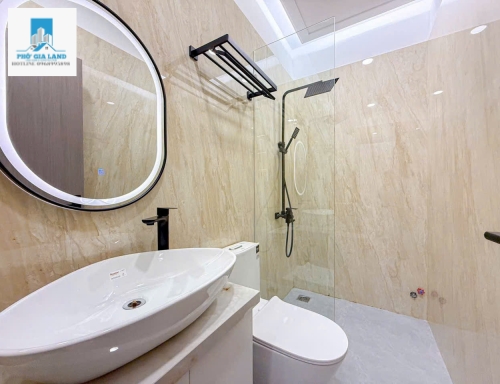 NHÀ 4 TẦNG CÓ THANG MÁY , HẺM XE HƠI - LÂM VĂN BỀN - QUẬN 7 . 