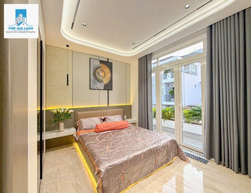 NHÀ 4 TẦNG CÓ THANG MÁY , HẺM XE HƠI - LÂM VĂN BỀN - QUẬN 7 . 