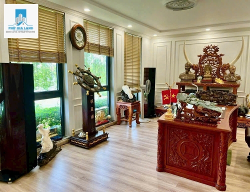 BÁN BIỆT THỰ CẠNH PHÚ MỸ HƯNG - NGUYỄN LƯƠNG BẰNG - QUẬN 7 . 