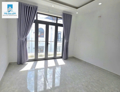 NHÀ 3 TẦNG - CÓ SÂN ĐẬU Ô TÔ - HUỲNH TẤN PHÁT , NHÀ BÈ . 