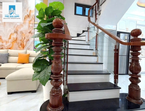 BÁN NHÀ HẺM 8M HUỲNH TẤN PHÁT - TT NHÀ BÈ . 