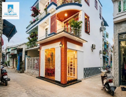 NHÀ ĐẸP GÓC 2 MẶT TIỀN, HẺM XE HƠI - GẦN HUỲNH TẤN PHÁT - NHÀ  BÈ.