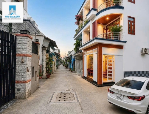 NHÀ ĐẸP GÓC 2 MẶT TIỀN, HẺM XE HƠI - GẦN HUỲNH TẤN PHÁT - NHÀ  BÈ.