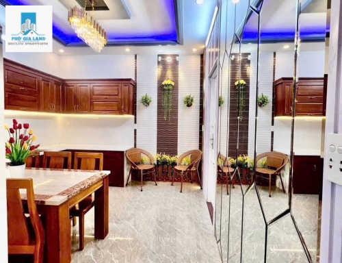 NHÀ ĐẸP GÓC 2 MẶT TIỀN, HẺM XE HƠI - GẦN HUỲNH TẤN PHÁT - NHÀ  BÈ.