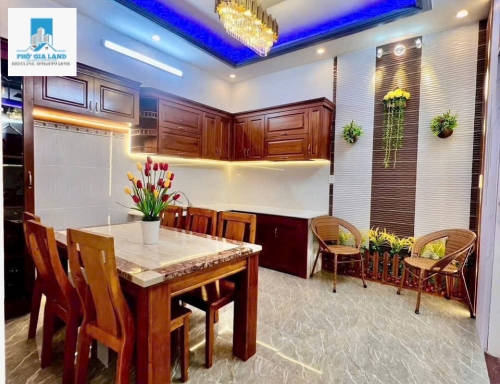 NHÀ ĐẸP GÓC 2 MẶT TIỀN, HẺM XE HƠI - GẦN HUỲNH TẤN PHÁT - NHÀ  BÈ.