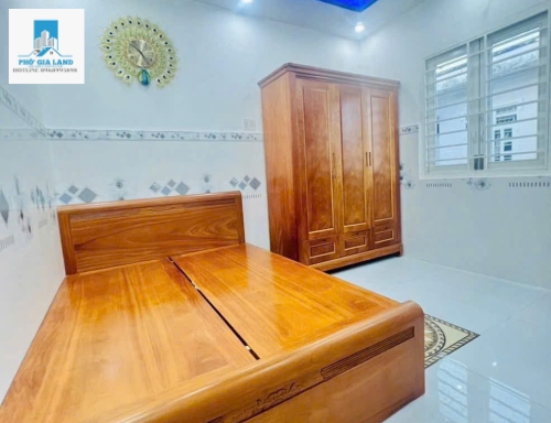 NHÀ ĐẸP GÓC 2 MẶT TIỀN, HẺM XE HƠI - GẦN HUỲNH TẤN PHÁT - NHÀ  BÈ.