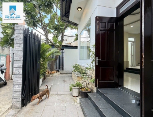 VILLA MINI CĂN GÓC - SÂN VƯỜN RIÊNG - GẦN KHU HIMLAM , QUẬN 7 . 