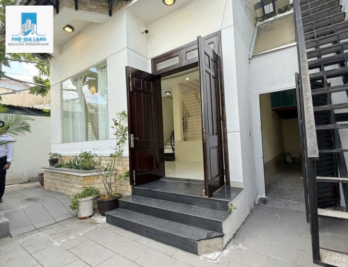 VILLA MINI CĂN GÓC - SÂN VƯỜN RIÊNG - GẦN KHU HIMLAM , QUẬN 7 . 
