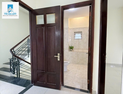 VILLA MINI CĂN GÓC - SÂN VƯỜN RIÊNG - GẦN KHU HIMLAM , QUẬN 7 . 