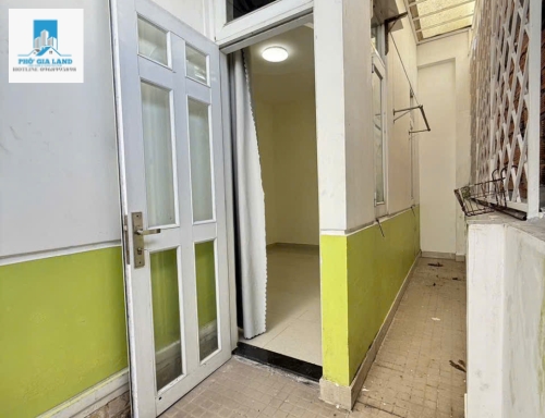 VILLA MINI CĂN GÓC - SÂN VƯỜN RIÊNG - GẦN KHU HIMLAM , QUẬN 7 . 