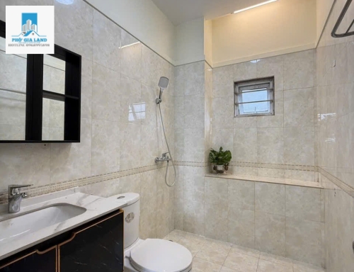 VILLA MINI CĂN GÓC - SÂN VƯỜN RIÊNG - GẦN KHU HIMLAM , QUẬN 7 . 