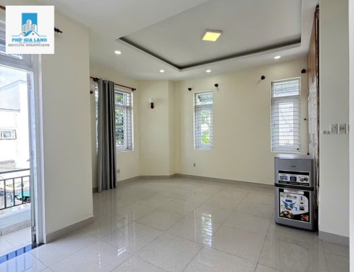 VILLA MINI CĂN GÓC - SÂN VƯỜN RIÊNG - GẦN KHU HIMLAM , QUẬN 7 . 