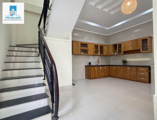 VILLA MINI CĂN GÓC - SÂN VƯỜN RIÊNG - GẦN KHU HIMLAM , QUẬN 7 . 