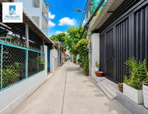 NHÀ HẺM SỔ HỒNG RIÊNG HUỲNH TẤN PHÁT - QUẬN 7 . 