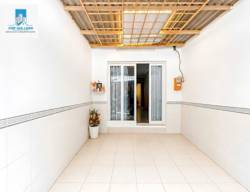 NHÀ HẺM SỔ HỒNG RIÊNG HUỲNH TẤN PHÁT - QUẬN 7 . 