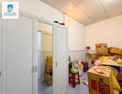 NHÀ HẺM SỔ HỒNG RIÊNG HUỲNH TẤN PHÁT - QUẬN 7 . 