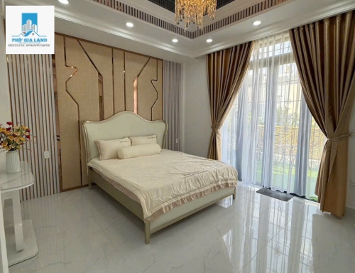 BÁN NHÀ 3 TẦNG CÓ THANG MÁY - ĐƯỜNG D6 , KHU TÁI ĐỊNH CƯ , QUẬN 7. 
