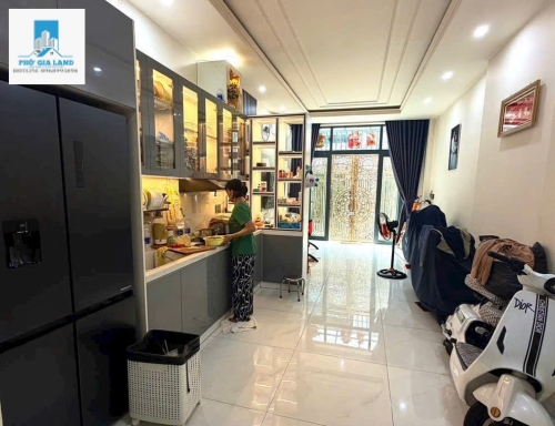 BÁN NHÀ 4 TẦNG LÂM VĂN BỀN - QUẬN 7 . 