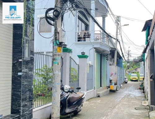 NHÀ MỚI FULL NỘI THẤT - GẦN COOP.MART - HUỲNH TẤN PHÁT , QUẬN 7 . 