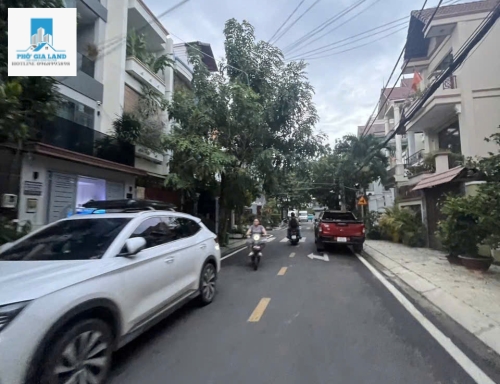 NHÀ HẺM KINH DOANH - Ô TÔ - HUỲNH TẤN PHÁT , QUẬN 7 .