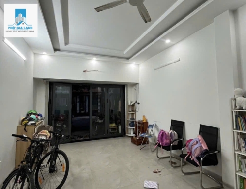 NHÀ HẺM KINH DOANH - Ô TÔ - HUỲNH TẤN PHÁT , QUẬN 7 .