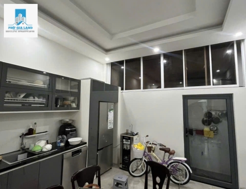 NHÀ HẺM KINH DOANH - Ô TÔ - HUỲNH TẤN PHÁT , QUẬN 7 .