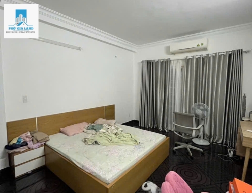 NHÀ HẺM KINH DOANH - Ô TÔ - HUỲNH TẤN PHÁT , QUẬN 7 .