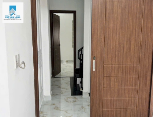 BÁN NHÀ HẺM 64 - GẦN CHỢ BÙI VĂN BA - QUẬN 7 CŨ .