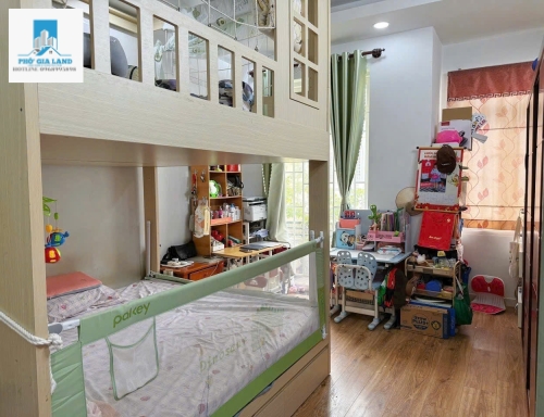 BÁN NHÀ 3 TẦNG HẺM XE HƠI - LÂM VĂN BỀN - QUẬN 7 . 