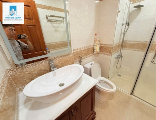 CHO THUÊ NHÀ ĐƯỜNG D7 - KDC PHẠM HỮU LẦU , QUẬN 7 .