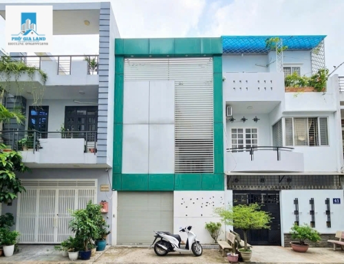 NHÀ TO ĐẸP KHU DÂN CƯ LACASA - XE HƠI ĐẬU TRONG NHÀ . 