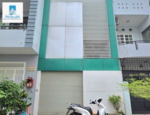 NHÀ TO ĐẸP KHU DÂN CƯ LACASA - XE HƠI ĐẬU TRONG NHÀ . 