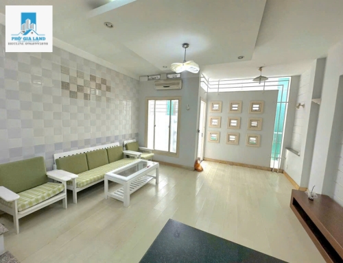 NHÀ TO ĐẸP KHU DÂN CƯ LACASA - XE HƠI ĐẬU TRONG NHÀ . 