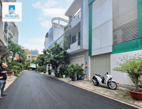 NHÀ TO ĐẸP KHU DÂN CƯ LACASA - XE HƠI ĐẬU TRONG NHÀ . 