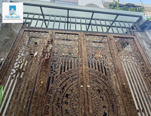 NHÀ 4 TẦNG , SÂN THƯỢNG RỘNG - LÂM VĂN BỀN , QUẬN 7 .