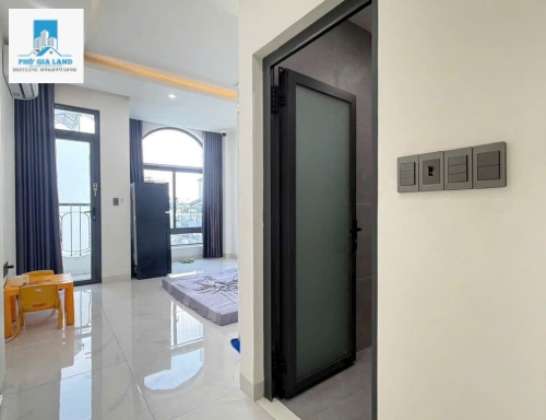NHÀ 4 TẦNG , SÂN THƯỢNG RỘNG - LÂM VĂN BỀN , QUẬN 7 .