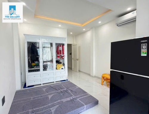 NHÀ 4 TẦNG , SÂN THƯỢNG RỘNG - LÂM VĂN BỀN , QUẬN 7 .