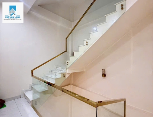 NHÀ 4 TẦNG , SÂN THƯỢNG RỘNG - LÂM VĂN BỀN , QUẬN 7 .