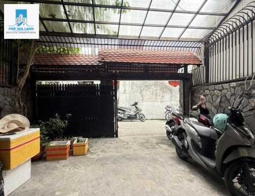 BÁN ĐẤT TẶNG NHÀ - NỞ HẬU 8,1M - HUỲNH TẤN PHÁT , QUẬN 7. 