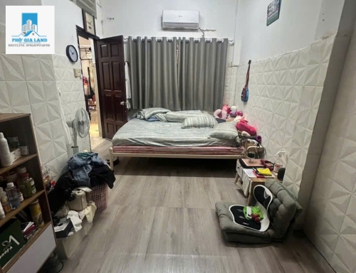 BÁN ĐẤT TẶNG NHÀ - NỞ HẬU 8,1M - HUỲNH TẤN PHÁT , QUẬN 7. 