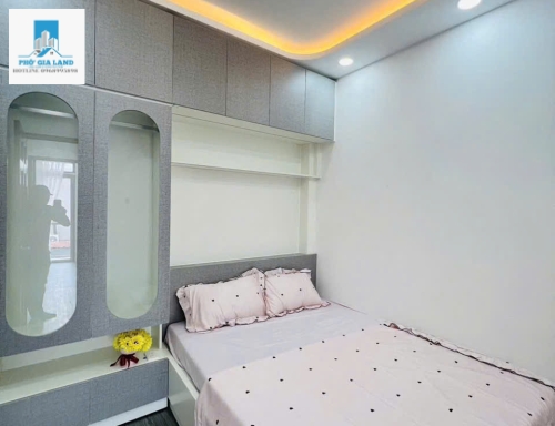 NHÀ 3 TẦNG - HẺM 77 CHUYÊN DÙNG CHÍNH , QUẬN 7 .